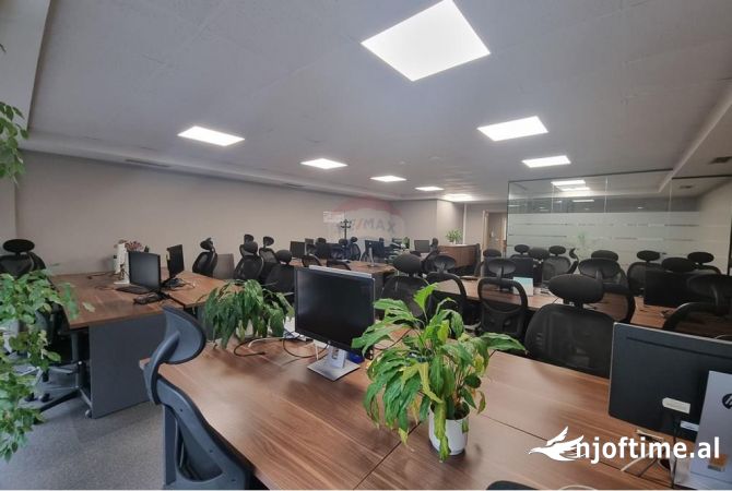 Ambient biznesi me qera 3+1 ne Tirane - 3,290 Euro
