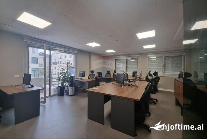 Ambient biznesi me qera 3+1 ne Tirane - 3,290 Euro