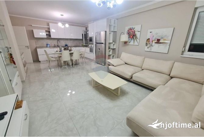 Shtepi me qera 3+1 ne Tirane - 800 Euro