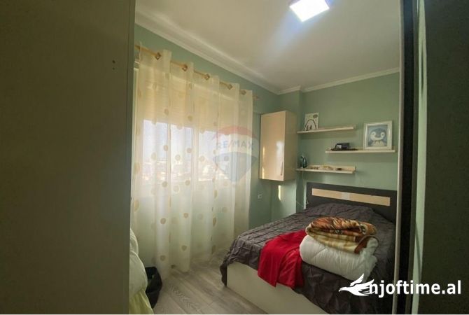 Shtepi ne shitje Apartament ne Tirane, 2+1, Mobilimi E mobiluar, Pagesa 195,000  Euro.