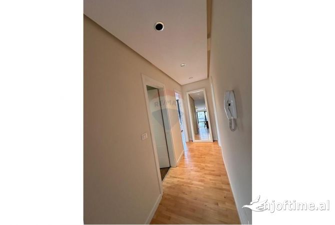 Shtepi ne shitje Apartament ne Tirane, 2+1, Mobilimi E mobiluar, Pagesa 280,000  Euro.