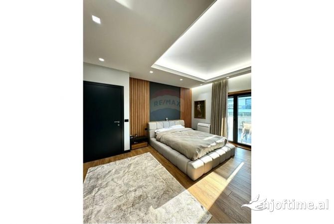 Shtepi ne shitje Vila Luksoze ne Tirane, 4+1, Mobilimi E mobiluar, Pagesa 1,200,000  Euro.