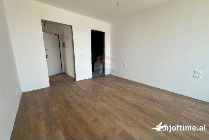 Ambient biznesi me qera 3+1 ne Tirane - 1,600 Euro