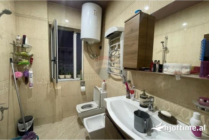 Shtepi ne shitje Apartament ne Tirane, 2+1, Mobilimi E mobiluar, Pagesa 265,000  Euro.