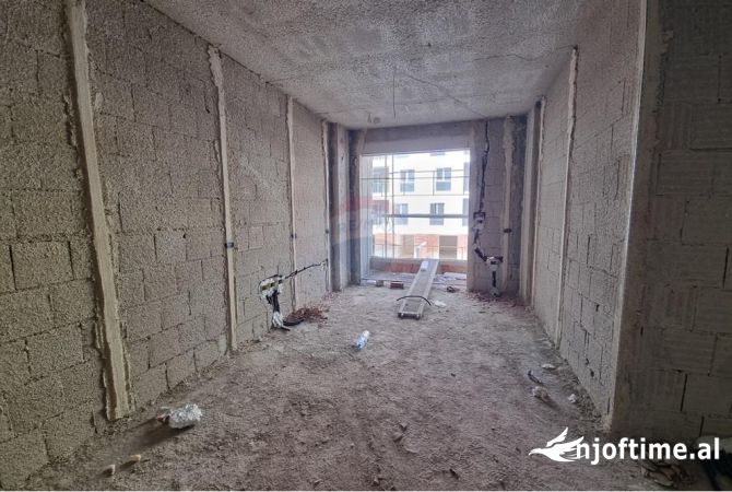 Shtepi ne shitje Apartament ne Tirane, 2+1, Mobilimi Bosh, pa mobiluar, Pagesa 95,000  Euro.