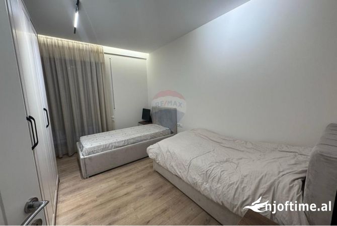 Shtepi ne shitje Apartament ne Tirane, 2+1, Mobilimi E mobiluar, Pagesa 185,000  Euro.