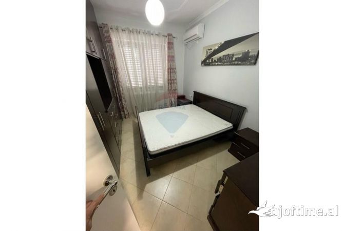 Shtepi me qera 2+1 ne Tirane - 680 Euro