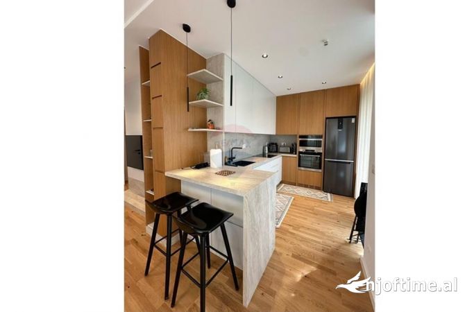 Shtepi me qera 2+1 ne Tirane - 2,300 Euro