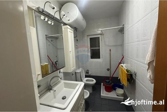 Shtepi ne shitje Apartament ne Tirane, 2+1, Mobilimi E mobiluar, Pagesa 155,000  Euro.