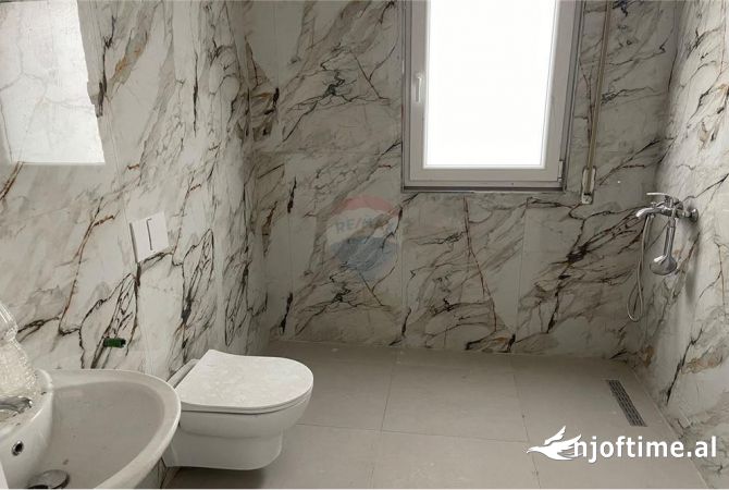 Shtepi ne shitje Apartament ne Tirane, 2+1, Mobilimi Bosh, pa mobiluar, Pagesa 214,000  Euro.