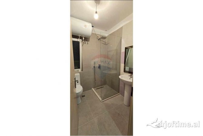 Shtepi me qera Shtepi Private ne Tirane, 2+1, Mobilimi E mobiluar, Pagesa 380  Euro.