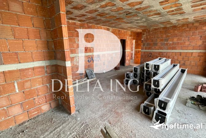 Shtepi ne shitje Apartament ne Tirane, 2+1, Mobilimi Bosh, pa mobiluar, Pagesa 174,000  Euro.