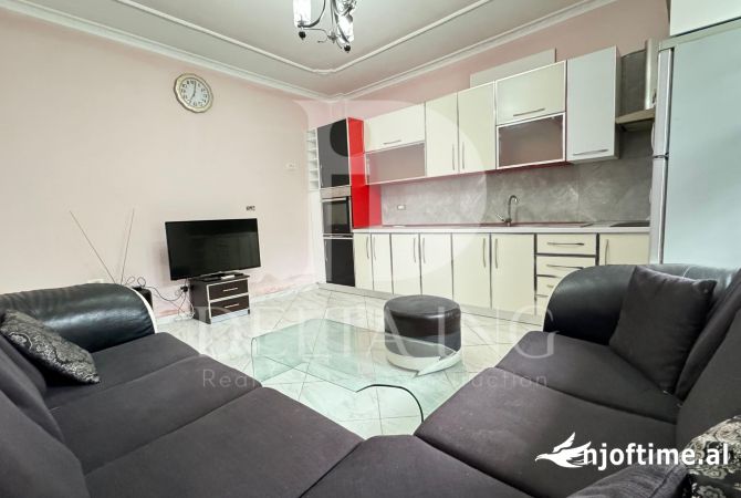 Shtepi me qera 2+1 ne Tirane - 400 Euro
