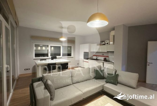 Shtepi me qera 2+1 ne Tirane - 800 Euro