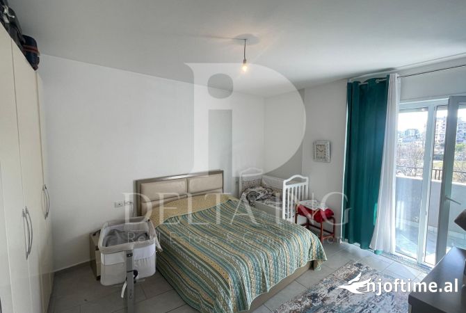 Shtepi ne shitje Apartament ne Tirane, 3+1, Mobilimi Bosh, pa mobiluar, Pagesa 160,000  Euro.