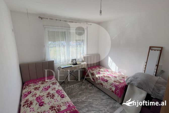 Shtepi ne shitje Apartament ne Tirane, 3+1, Mobilimi Bosh, pa mobiluar, Pagesa 160,000  Euro.