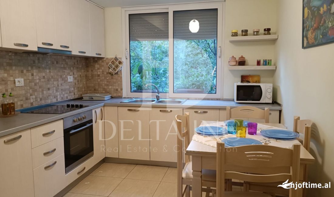 Shtepi me qera Apartament ne Tirane, 2+1, Mobilimi E mobiluar, Pagesa 700  Euro.