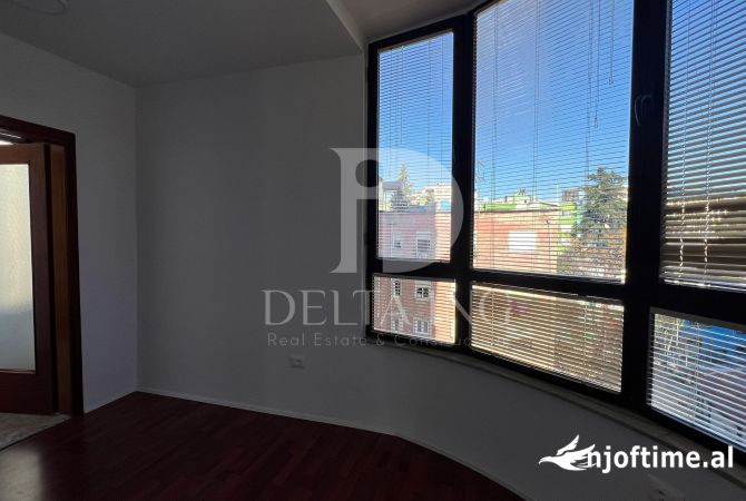 Ambient biznesi me qera 3+1 ne Tirane - 1,800 Euro