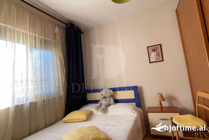 Shtepi ne shitje Apartament ne Tirane, 3+1, Mobilimi E mobiluar, Pagesa 280,000  Euro.