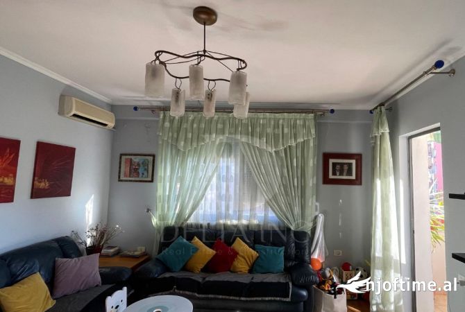Shtepi ne shitje Apartament ne Tirane, 3+1, Mobilimi E mobiluar, Pagesa 280,000  Euro.