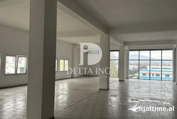 Ambient biznesi me qera 4+1 ne Tirane - 900 Euro