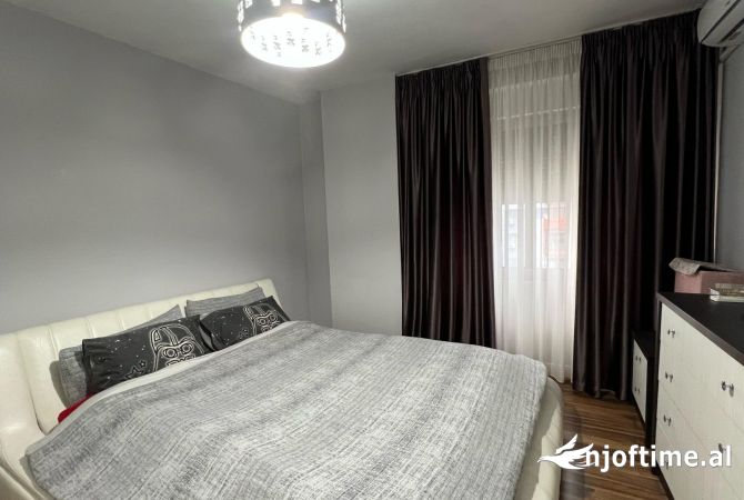 Shtepi ne shitje Apartament ne Tirane, 2+1, Mobilimi E mobiluar, Pagesa 130,000  Euro.