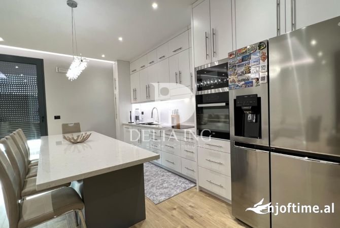 Shtepi ne shitje Apartament ne Tirane, 3+1, Mobilimi E mobiluar, Pagesa 450,000  Euro.