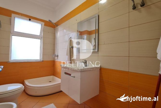 Shtepi ne shitje Apartament ne Tirane, 2+1, Mobilimi E mobiluar, Pagesa 138,000  Euro.