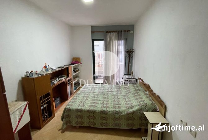 Shtepi ne shitje Apartament ne Tirane, 2+1, Mobilimi E mobiluar, Pagesa 130,000  Euro.