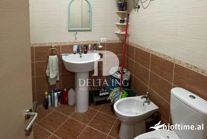 Shtepi ne shitje Apartament ne Tirane, 2+1, Mobilimi E mobiluar, Pagesa 130,000  Euro.