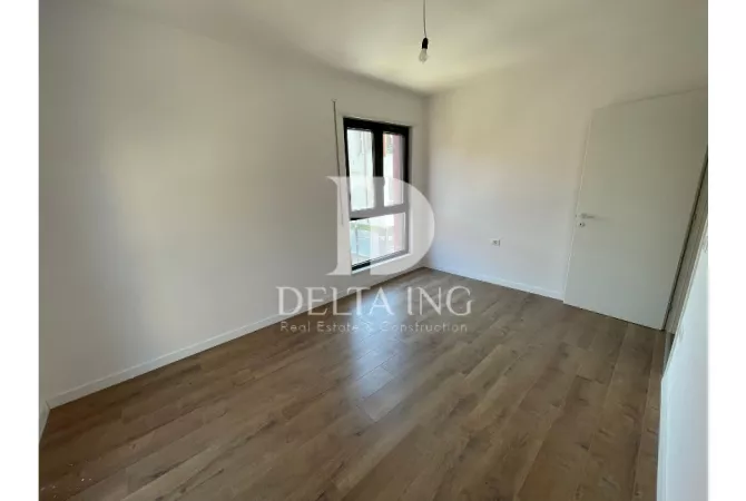 Shtepi ne shitje Apartament ne Tirane, 3+1, Mobilimi Bosh, pa mobiluar, Pagesa 300,000  Euro.