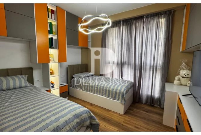 Shtepi ne shitje Apartament ne Tirane, 2+1, Mobilimi E mobiluar, Pagesa 215,000  Euro.