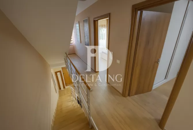 Shtepi me qera Vila Luksoze ne Tirane, 3+1, Mobilimi E mobiluar, Pagesa 1,800  Euro.