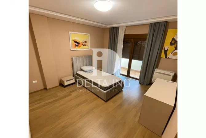 Shtepi me qera Vila Luksoze ne Tirane, 3+1, Mobilimi E mobiluar, Pagesa 1,800  Euro.