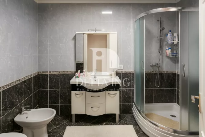 Shtepi ne shitje Apartament ne Tirane, 2+1, Mobilimi E mobiluar, Pagesa 280,000  Euro.