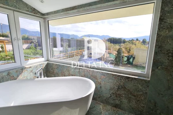 Shtepi me qera Vila Luksoze ne Tirane, 5+1, Mobilimi Pjeserisht e mobiluar, Pagesa 5,000  Euro.