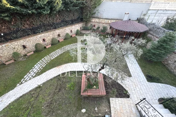 Shtepi me qera Vila Luksoze ne Tirane, 6+1, Mobilimi Pjeserisht e mobiluar, Pagesa 3,000  Euro.