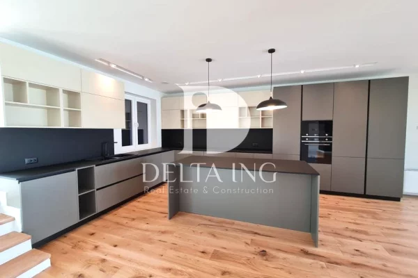 Shtepi ne shitje Vila Luksoze ne Tirane, 7+1, Mobilimi Pjeserisht e mobiluar, Pagesa 1,500,000  Euro.