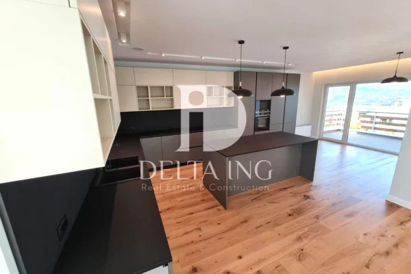 Shtepi ne shitje Vila Luksoze ne Tirane, 7+1, Mobilimi Pjeserisht e mobiluar, Pagesa 1,500,000  Euro.