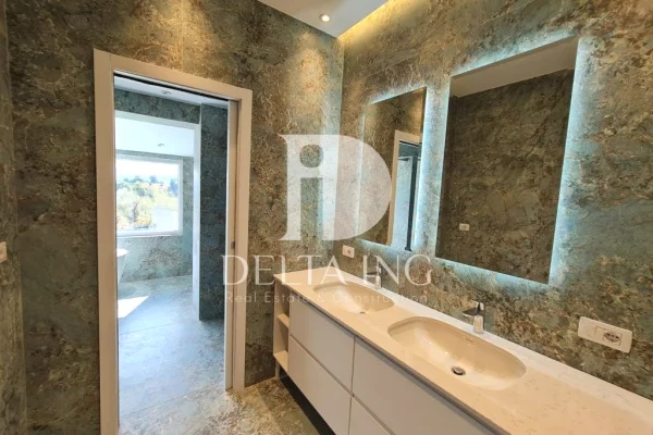 Shtepi ne shitje Vila Luksoze ne Tirane, 7+1, Mobilimi Pjeserisht e mobiluar, Pagesa 1,500,000  Euro.