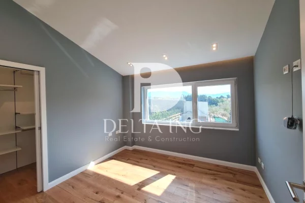 Shtepi ne shitje Vila Luksoze ne Tirane, 7+1, Mobilimi Pjeserisht e mobiluar, Pagesa 1,500,000  Euro.