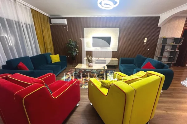 Shtepi me qera Apartament ne Tirane, 2+1, Mobilimi E mobiluar, Pagesa 800  Euro.