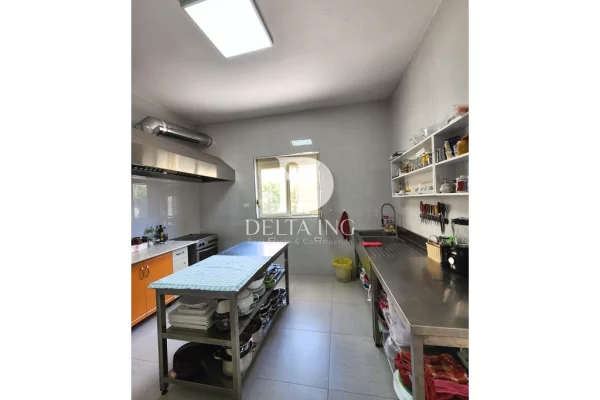 Shitet hotel funksional – Durres, prane Hotel Florida