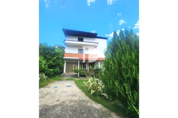 Shtepi ne shitje 7+1 ne Tirane - 250,000 Euro