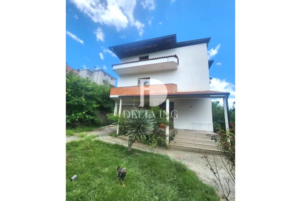 Shtepi ne shitje Vila Luksoze ne Tirane, 7+1, Mobilimi E mobiluar, Pagesa 250,000  Euro.