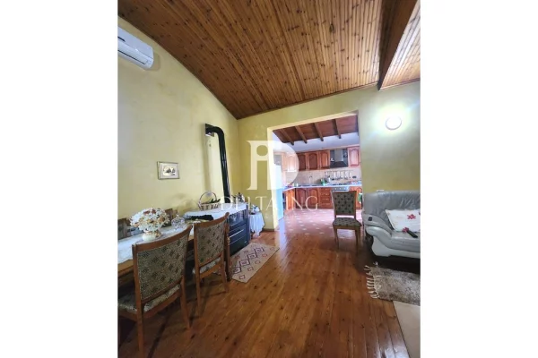 Shtepi ne shitje Vila Luksoze ne Tirane, 7+1, Mobilimi E mobiluar, Pagesa 750,000  Euro.