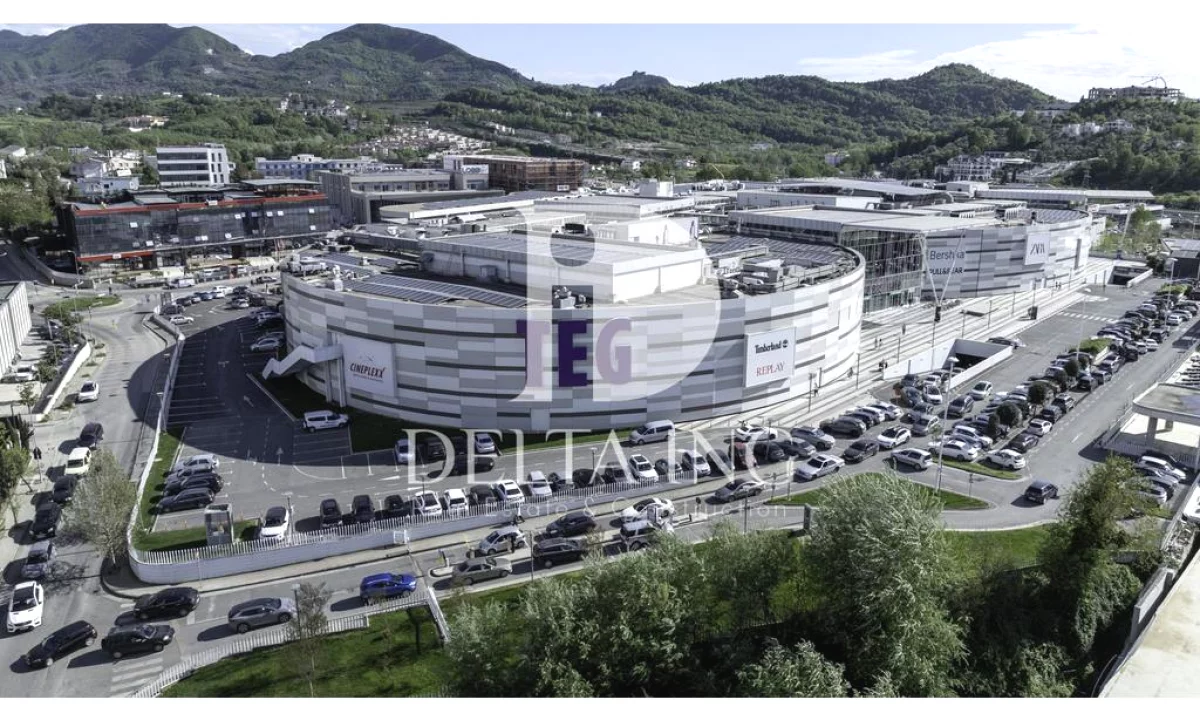 Shtepi me qera Vila Luksoze ne Tirane, 7+1, Mobilimi Pjeserisht e mobiluar, Pagesa 3,000  Euro.