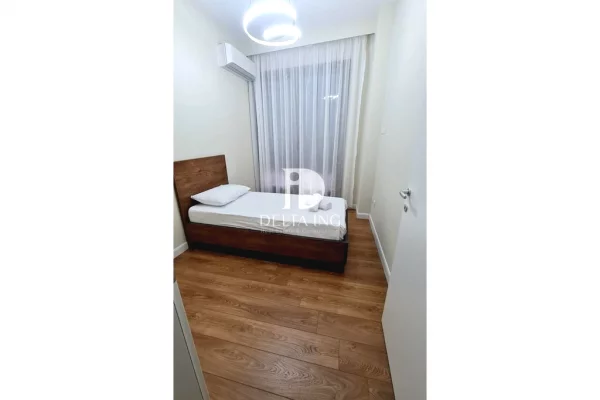 Shtepi me qera Duplex(shtepi me 2 kate) ne Tirane, 4+1, Mobilimi E mobiluar, Pagesa 1,500  Euro.