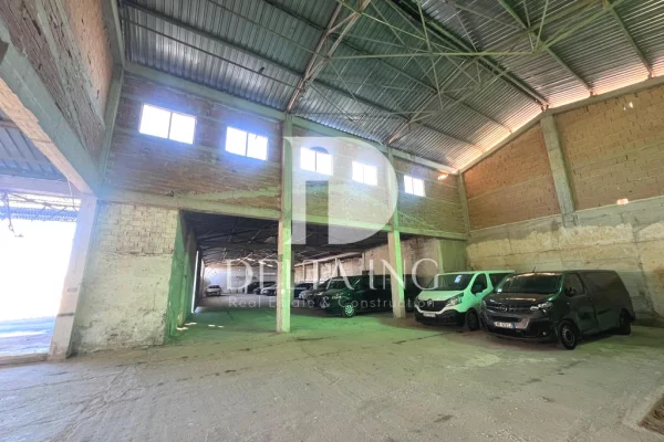 Jepet me qira ambient industrial / magazine – buze rruge kryesore