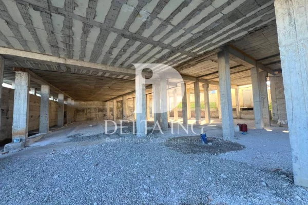 Jepet me qira ambient industrial / magazine – buze rruge kryesore